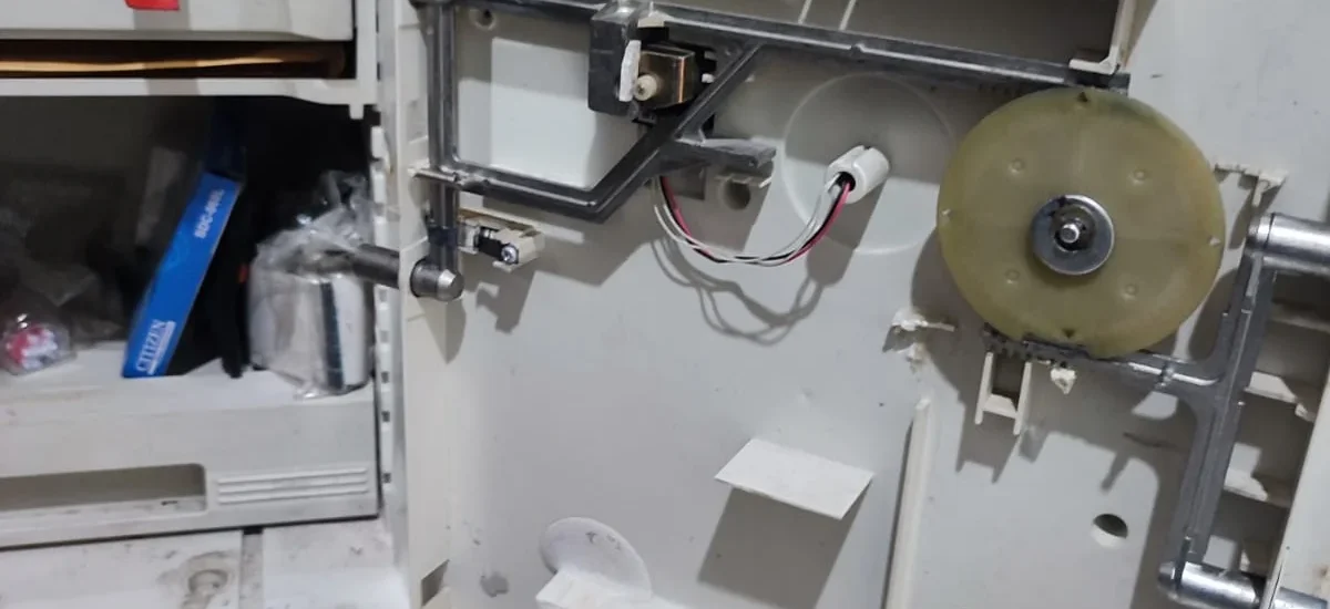 AHLINYA SISTEM PENGUNCI