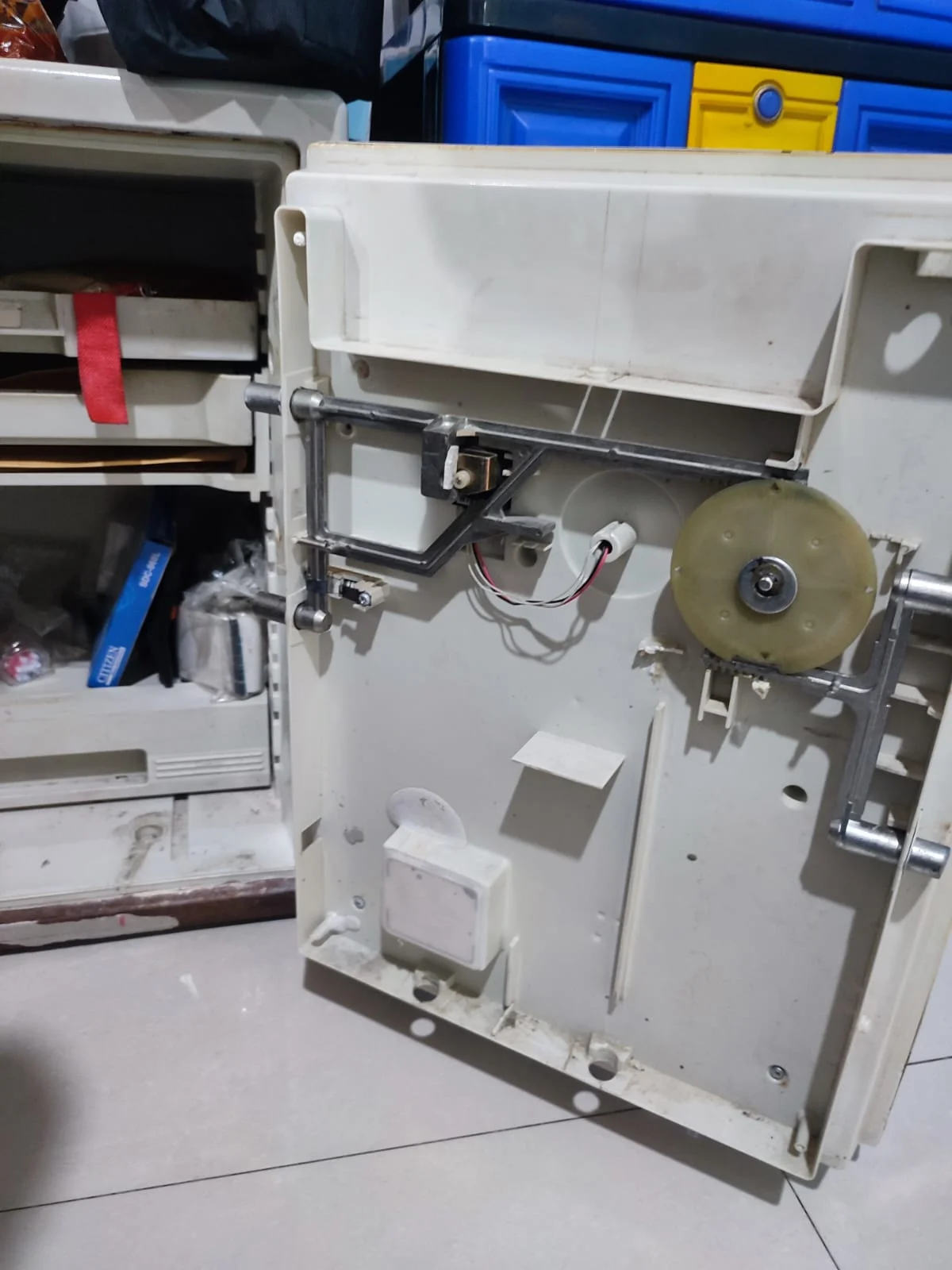 AHLINYA SISTEM PENGUNCI